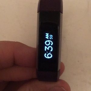 Fitbit Alta (used) included two Small wristbands